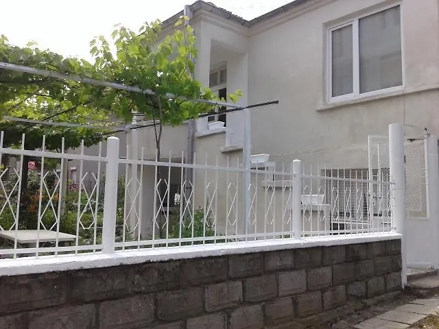 студио наде